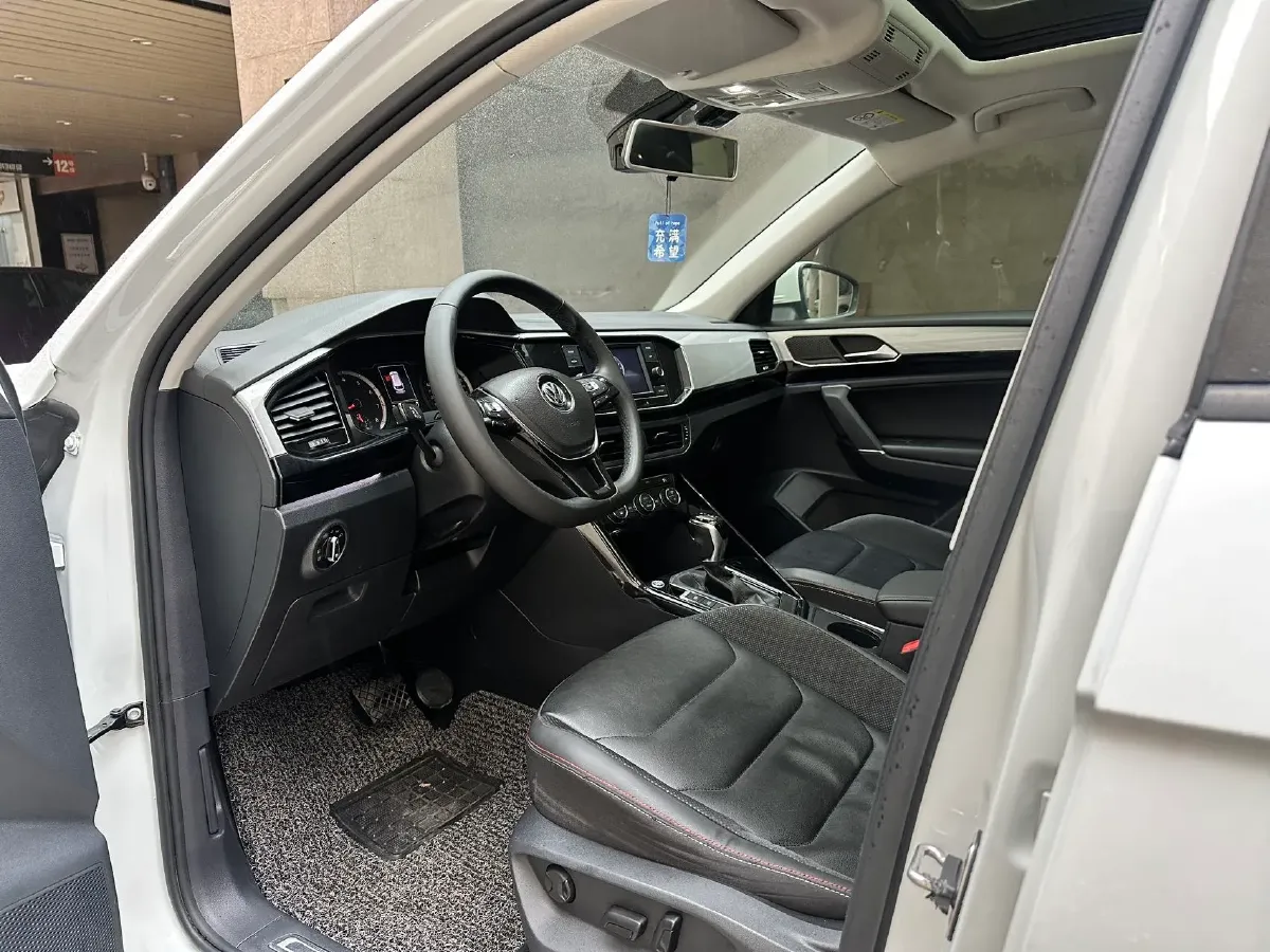 2019 Jeep Cherokee 2.0T 234HP L4 9AT,autocango,china used car exporter,china ev exporter,chinese used car exporter,chinese used ev exporter