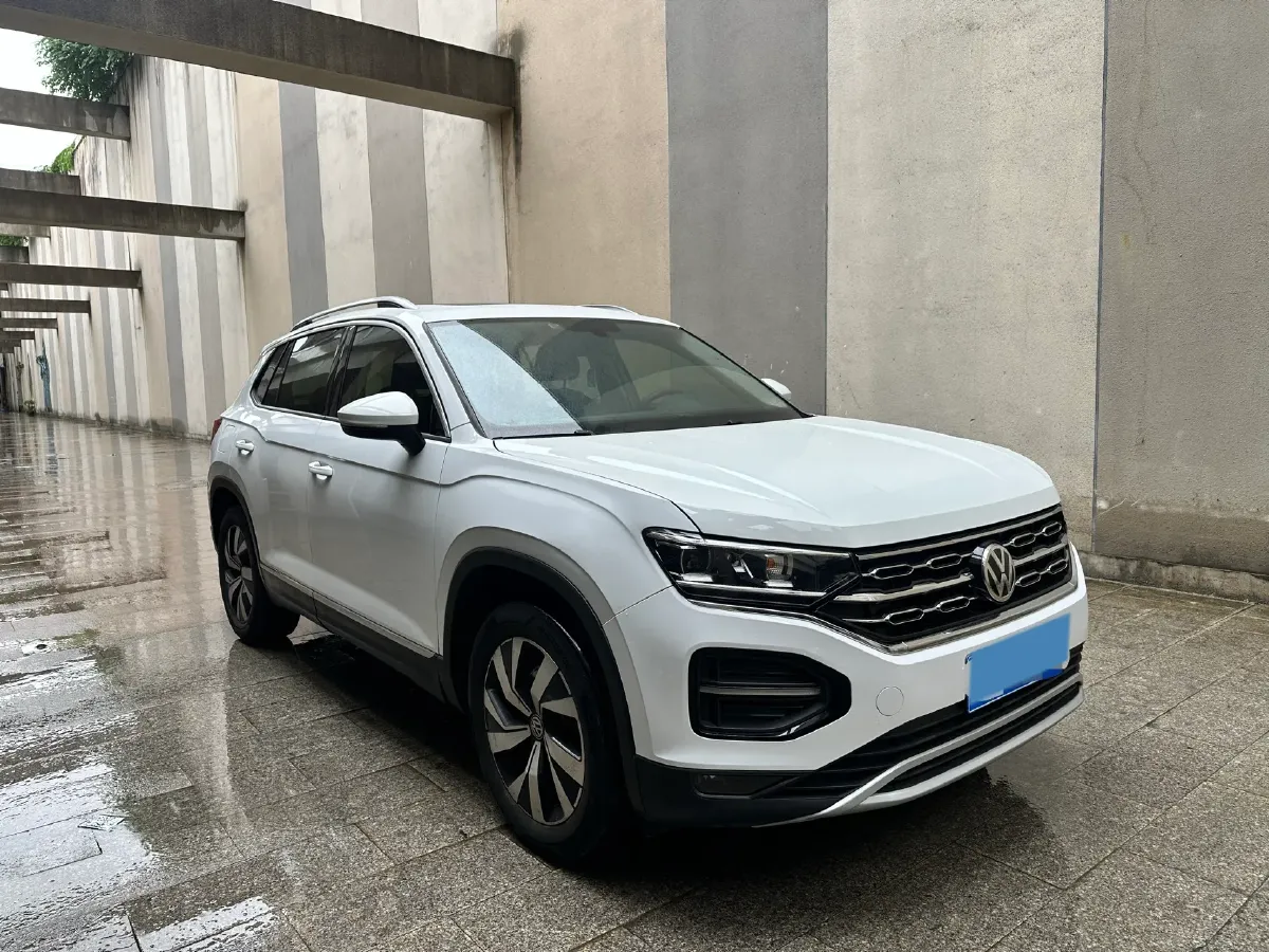 2019 Jeep Cherokee 2.0T 234HP L4 9AT,autocango,china used car exporter,china ev exporter,chinese used car exporter,chinese used ev exporter
