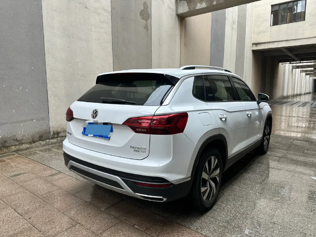 2019 Jeep Cherokee 2.0T 234HP L4 9AT,autocango,china used car exporter,china ev exporter,chinese used car exporter,chinese used ev exporter