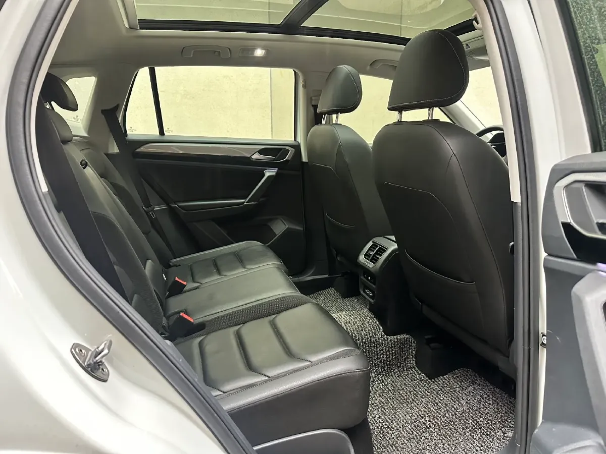 2019 Jeep Cherokee 2.0T 234HP L4 9AT,autocango,china used car exporter,china ev exporter,chinese used car exporter,chinese used ev exporter