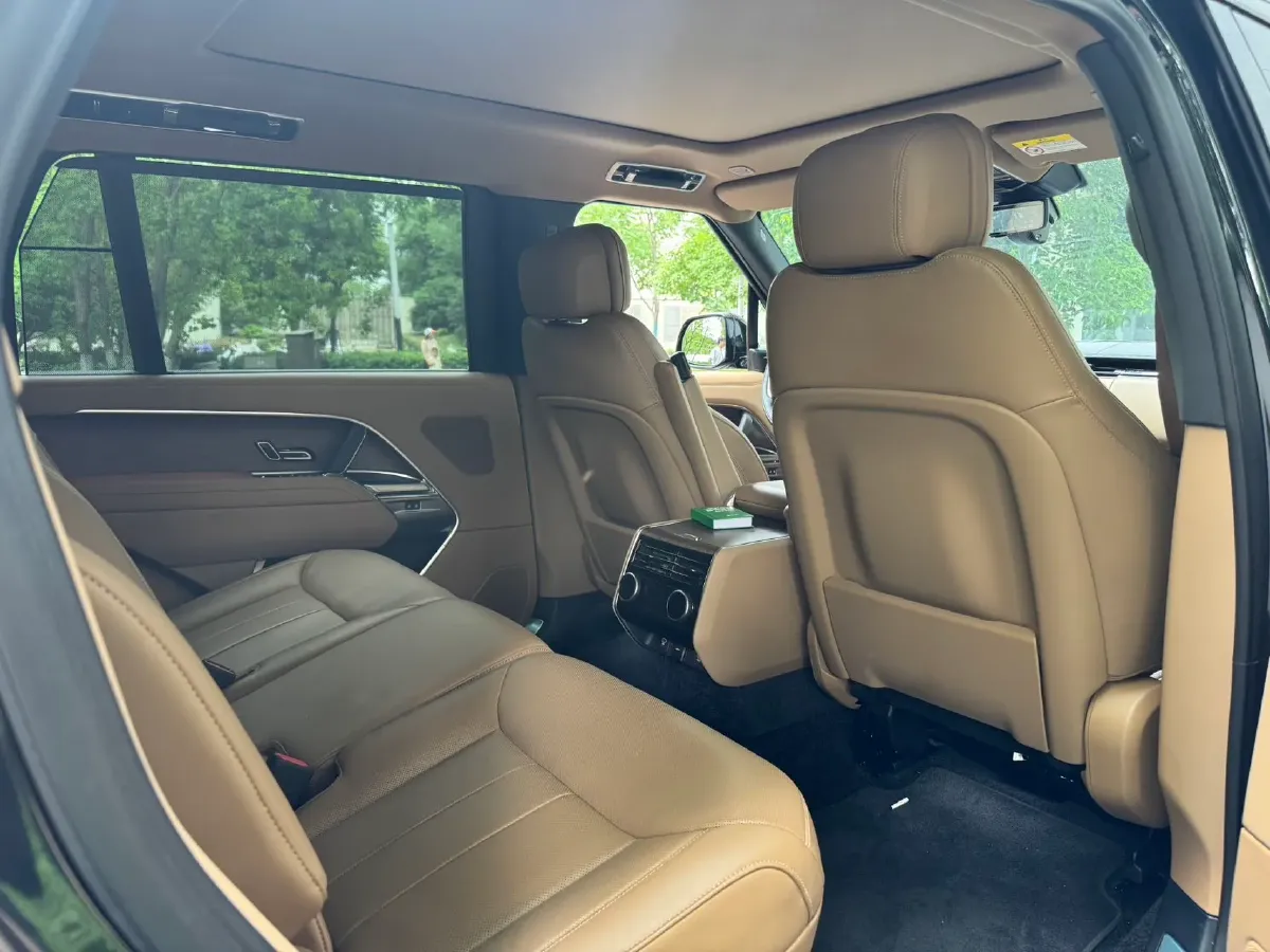 2025 Land Rover Range Rover 3.0T 400HP L6 8AT,autocango,china used car exporter,china ev exporter,chinese used car exporter,chinese used ev exporter
