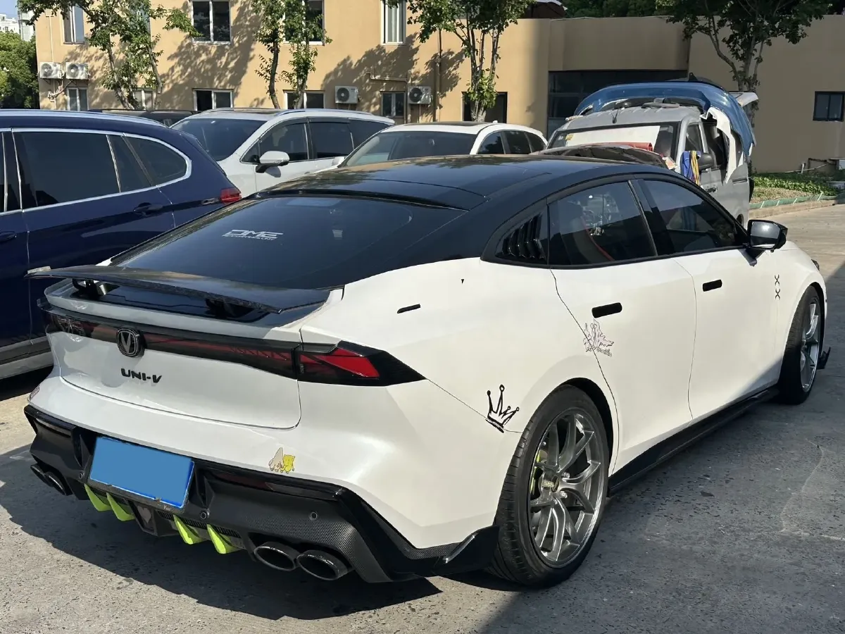 2023 ChangAn UNI-V 2.0T 233HP L4 8AT,autocango,china used car exporter,china ev exporter,chinese used car exporter,chinese used ev exporter