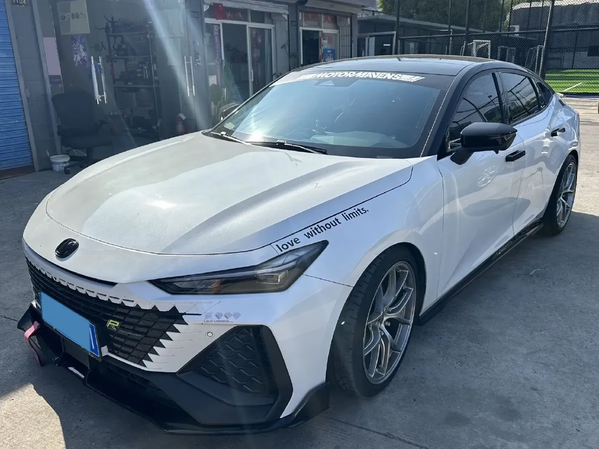 2023 ChangAn UNI-V 2.0T 233HP L4 8AT,autocango,china used car exporter,china ev exporter,chinese used car exporter,chinese used ev exporter