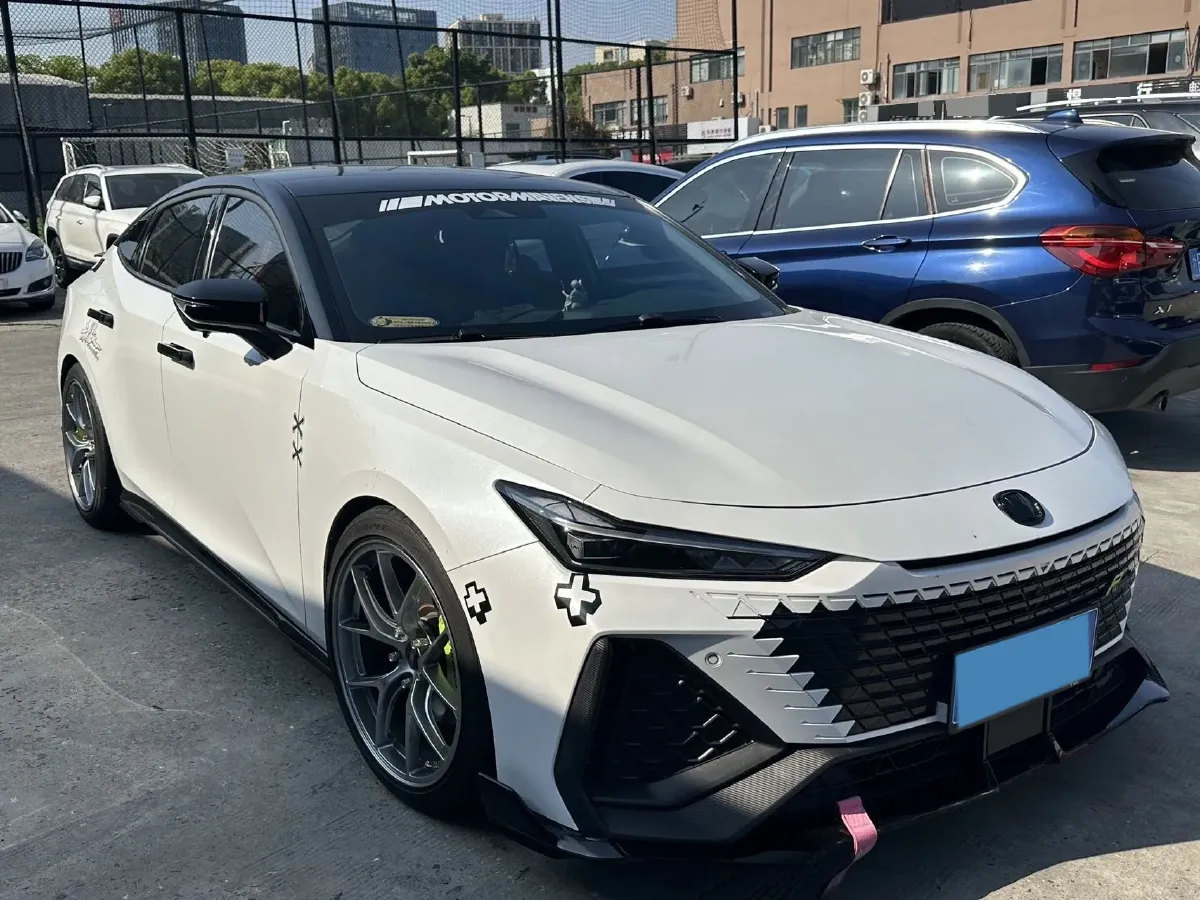 2023 ChangAn UNI-V 2.0T 233HP L4 8AT,autocango,china used car exporter,china ev exporter,chinese used car exporter,chinese used ev exporter