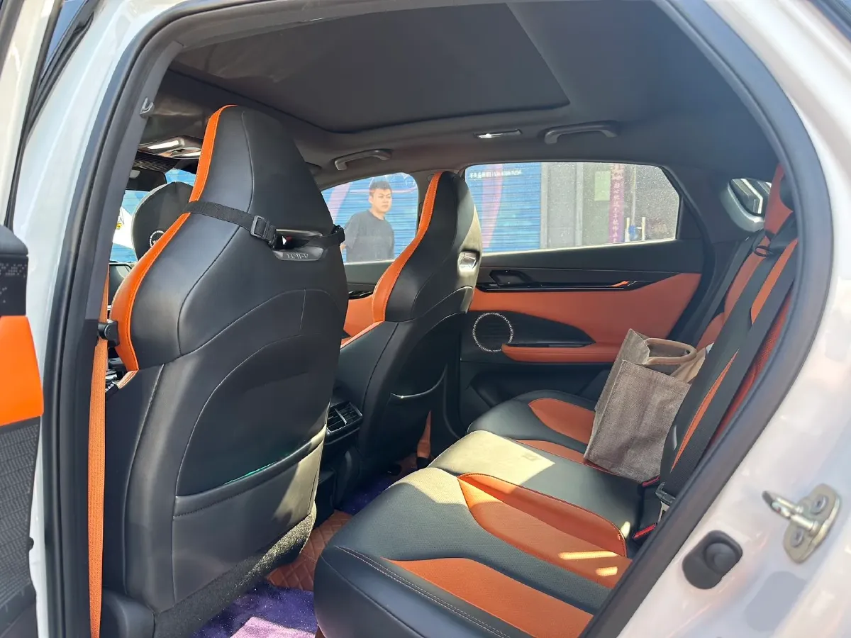 2023 ChangAn UNI-V 2.0T 233HP L4 8AT,autocango,china used car exporter,china ev exporter,chinese used car exporter,chinese used ev exporter