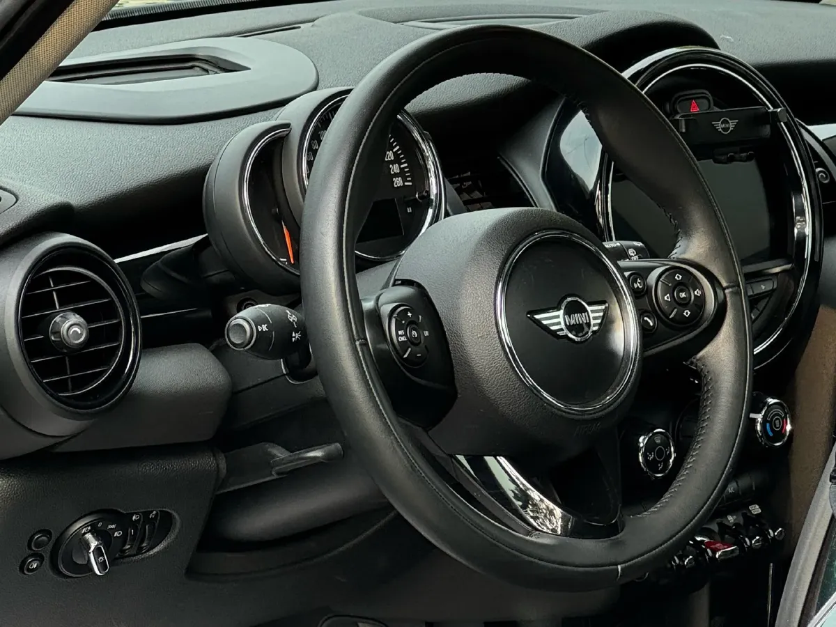 2018 MINI COUNTRYMAN 1.5T 136HP L3 6AT,autocango,china used car exporter,china ev exporter,chinese used car exporter,chinese used ev exporter