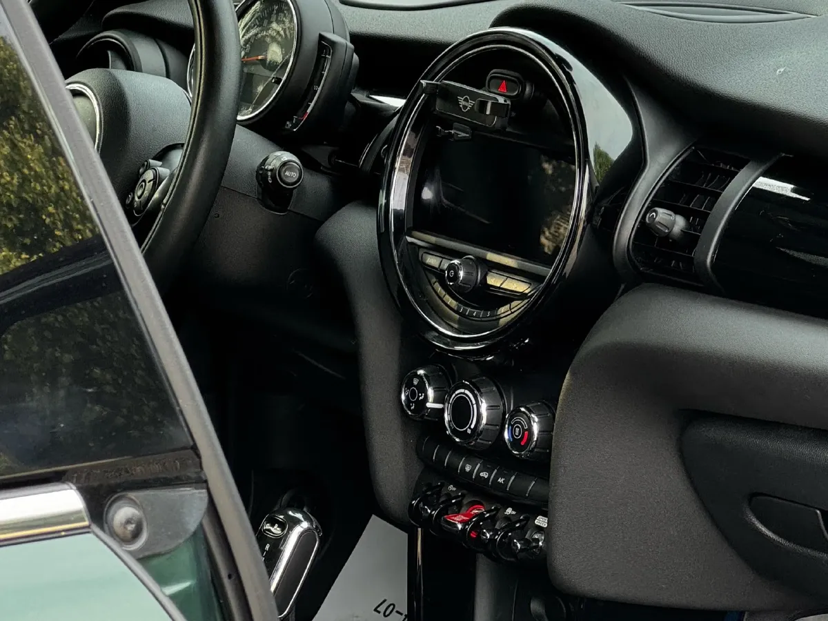 2018 MINI COUNTRYMAN 1.5T 136HP L3 6AT,autocango,china used car exporter,china ev exporter,chinese used car exporter,chinese used ev exporter