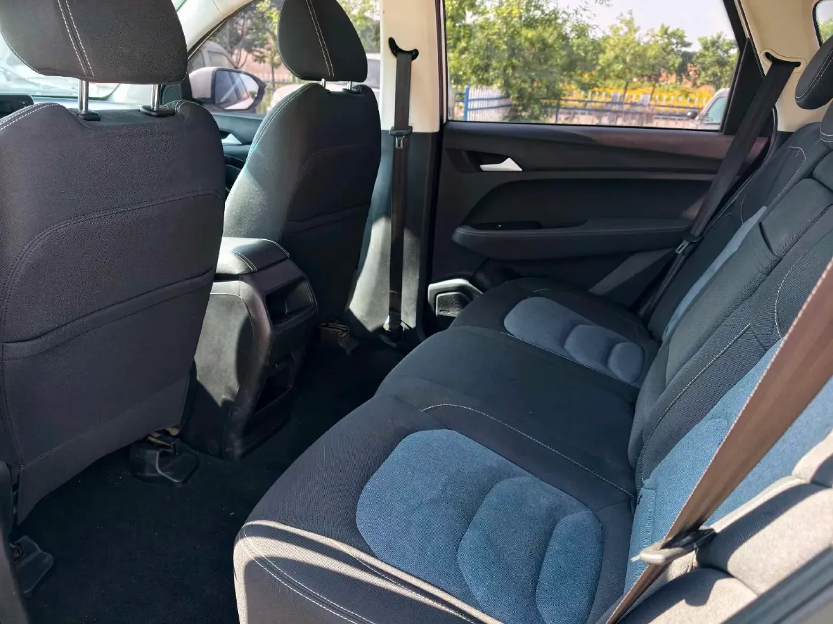2018 BaoJun 530 1.5T 150HP L4 6MT,autocango,china used car exporter,china ev exporter,chinese used car exporter,chinese used ev exporter