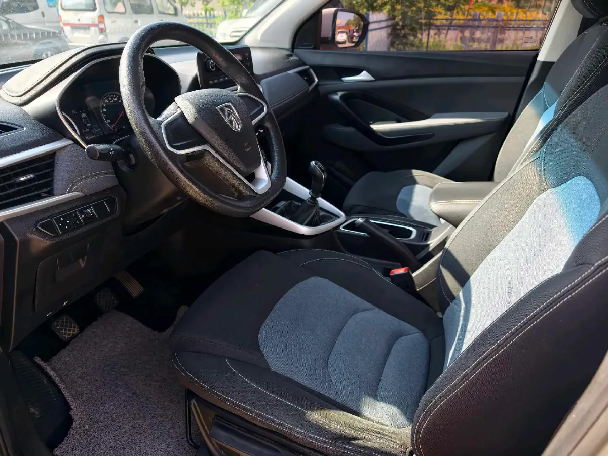 2018 BaoJun 530 1.5T 150HP L4 6MT,autocango,china used car exporter,china ev exporter,chinese used car exporter,chinese used ev exporter