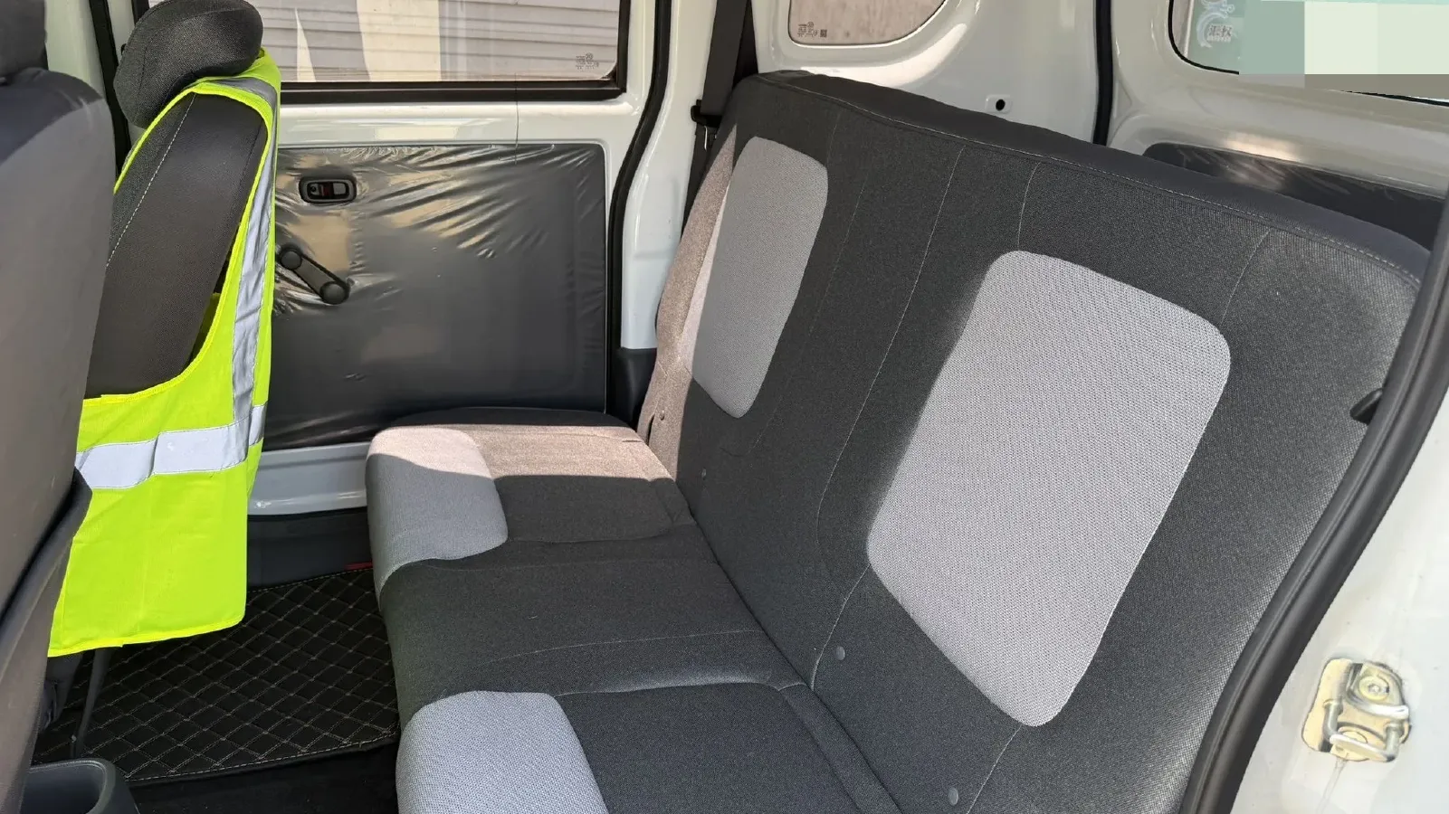 2025 WuLing ZhiGuang BEV 17.7KWH,autocango,china used car exporter,china ev exporter,chinese used car exporter,chinese used ev exporter
