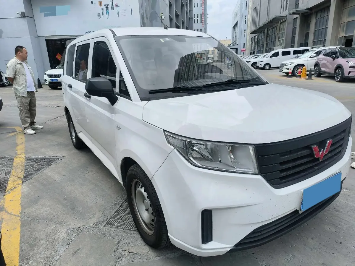 2020 WuLing HongGuang Plus 1.5L 99HP L4 6MT,autocango,china used car exporter,china ev exporter,chinese used car exporter,chinese used ev exporter