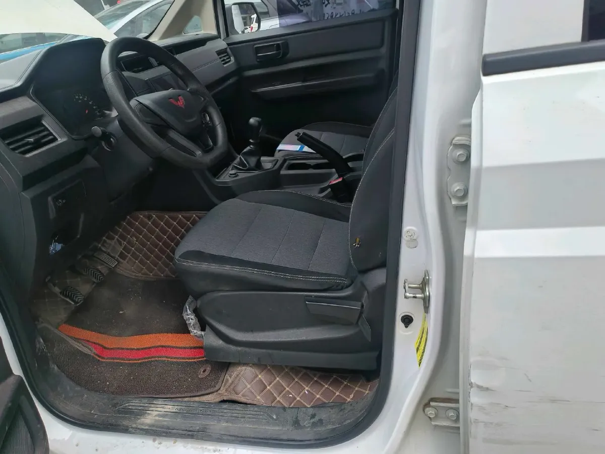2020 WuLing HongGuang Plus 1.5L 99HP L4 6MT,autocango,china used car exporter,china ev exporter,chinese used car exporter,chinese used ev exporter