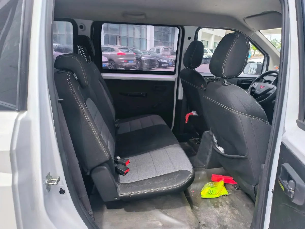 2020 WuLing HongGuang Plus 1.5L 99HP L4 6MT,autocango,china used car exporter,china ev exporter,chinese used car exporter,chinese used ev exporter