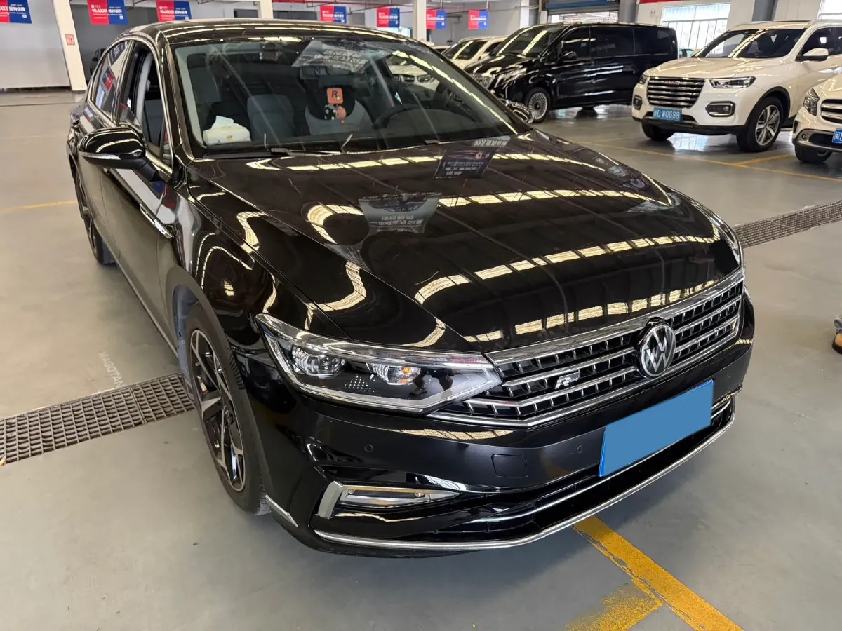2023 Volkswagen Magotan 2.0T 186HP L4 7DCT,autocango,china used car exporter,china ev exporter,chinese used car exporter,chinese used ev exporter
