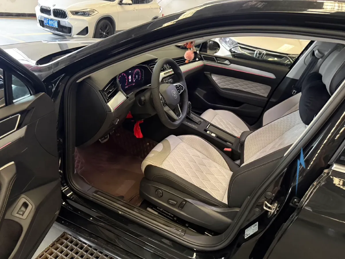 2023 Volkswagen Magotan 2.0T 186HP L4 7DCT,autocango,china used car exporter,china ev exporter,chinese used car exporter,chinese used ev exporter