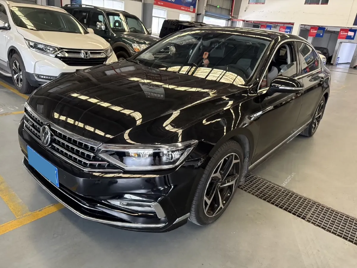 2023 Volkswagen Magotan 2.0T 186HP L4 7DCT,autocango,china used car exporter,china ev exporter,chinese used car exporter,chinese used ev exporter