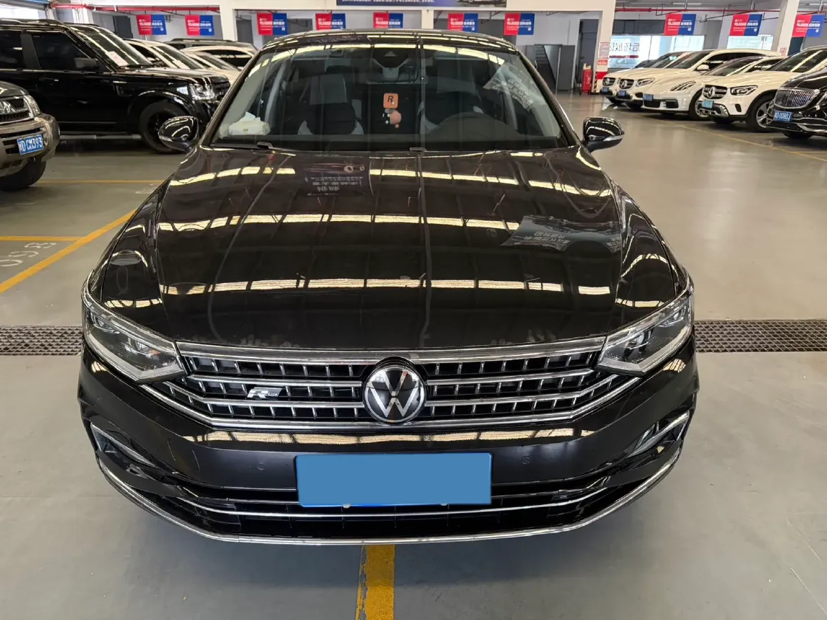 2023 Volkswagen Magotan 2.0T 186HP L4 7DCT,autocango,china used car exporter,china ev exporter,chinese used car exporter,chinese used ev exporter