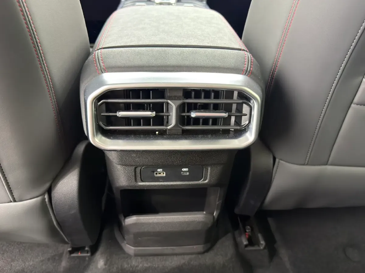 2025 Jetour Traveller 2.0T 254HP L4 8AT,autocango,china used car exporter,china ev exporter,chinese used car exporter,chinese used ev exporter