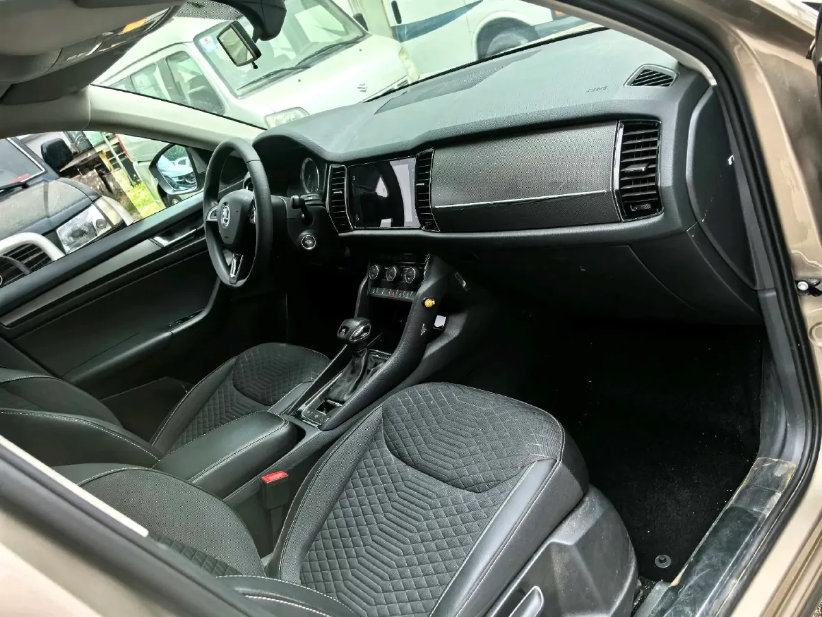 2018 Skoda Kodiak 2.0T 186HP L4 7DCT,autocango,china used car exporter,china ev exporter,chinese used car exporter,chinese used ev exporter