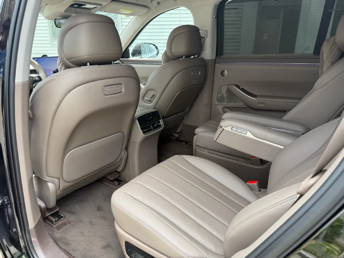 2026 AITO AITO M7 REEV 160HP REEV,autocango,china used car exporter,china ev exporter,chinese used car exporter,chinese used ev exporter