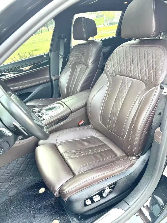 2019 BMW 7 Series 2.0T 265HP L4 8AT,autocango,china used car exporter,china ev exporter,chinese used car exporter,chinese used ev exporter