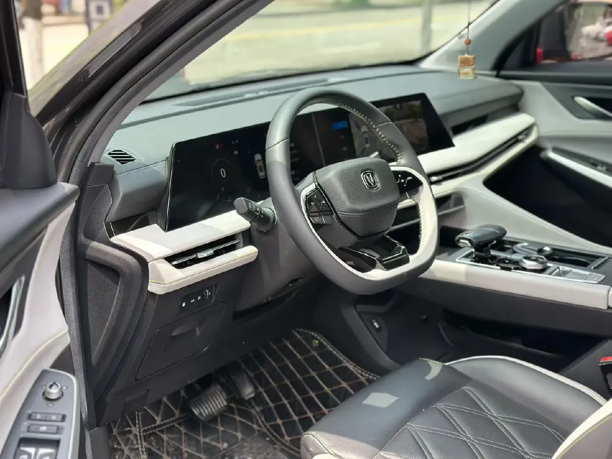 2023 ChangAn CS75 Plus 2.0T 233HP L4 8AT,autocango,china used car exporter,china ev exporter,chinese used car exporter,chinese used ev exporter