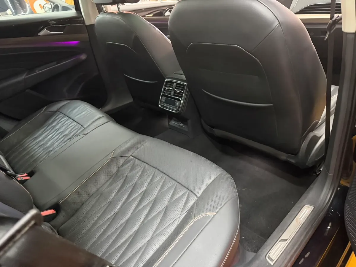 2020 Volkswagen Passat 2.0T 186HP L4 7DCT,autocango,china used car exporter,china ev exporter,chinese used car exporter,chinese used ev exporter