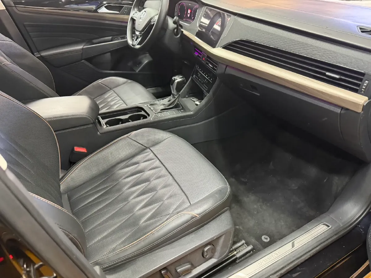2020 Volkswagen Passat 2.0T 186HP L4 7DCT,autocango,china used car exporter,china ev exporter,chinese used car exporter,chinese used ev exporter