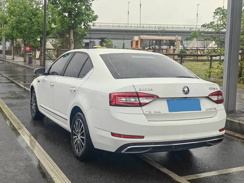 2018 Skoda Octavia 1.2T 116HP L4 7DCT,autocango,china used car exporter,china ev exporter,chinese used car exporter,chinese used ev exporter