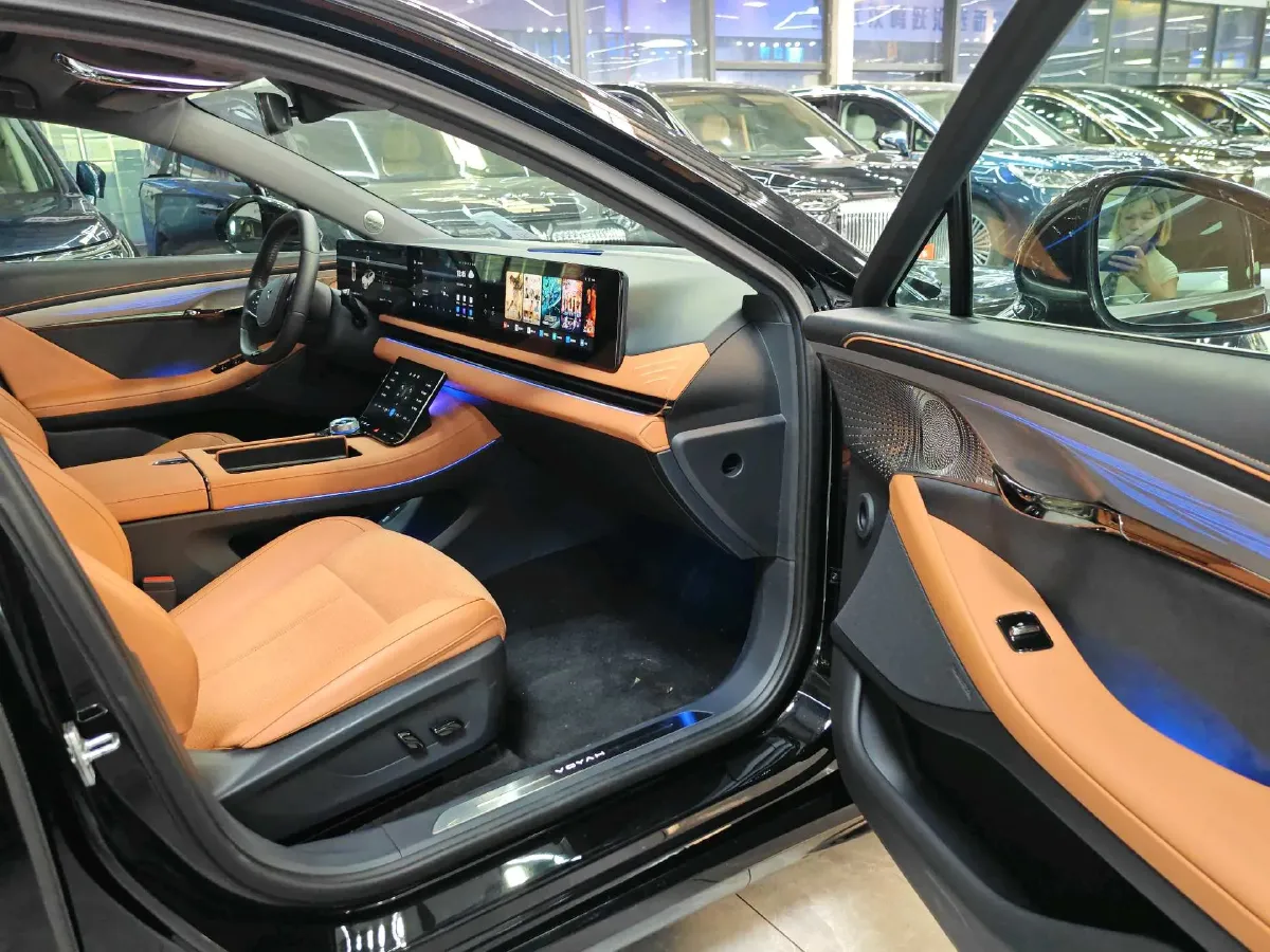 2024 Voyah ZhuiGuang 1.5T 136HP L4 PHEV 43KWH,autocango,china used car exporter,china ev exporter,chinese used car exporter,chinese used ev exporter