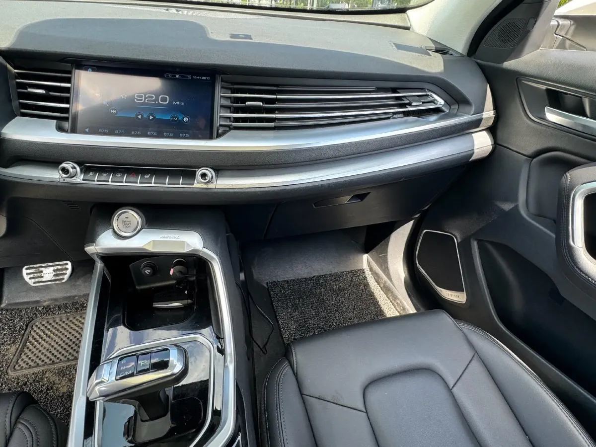 2017 Haval H6 2.0T 197HP L4 7DCT,autocango,china used car exporter,china ev exporter,chinese used car exporter,chinese used ev exporter