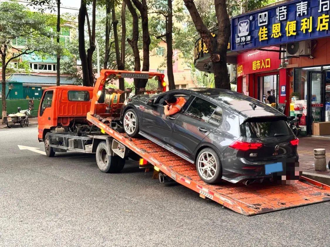2021 Volkswagen GolfGTI 2.0T 220HP L4 7DCT,autocango,china used car exporter,china ev exporter,chinese used car exporter,chinese used ev exporter