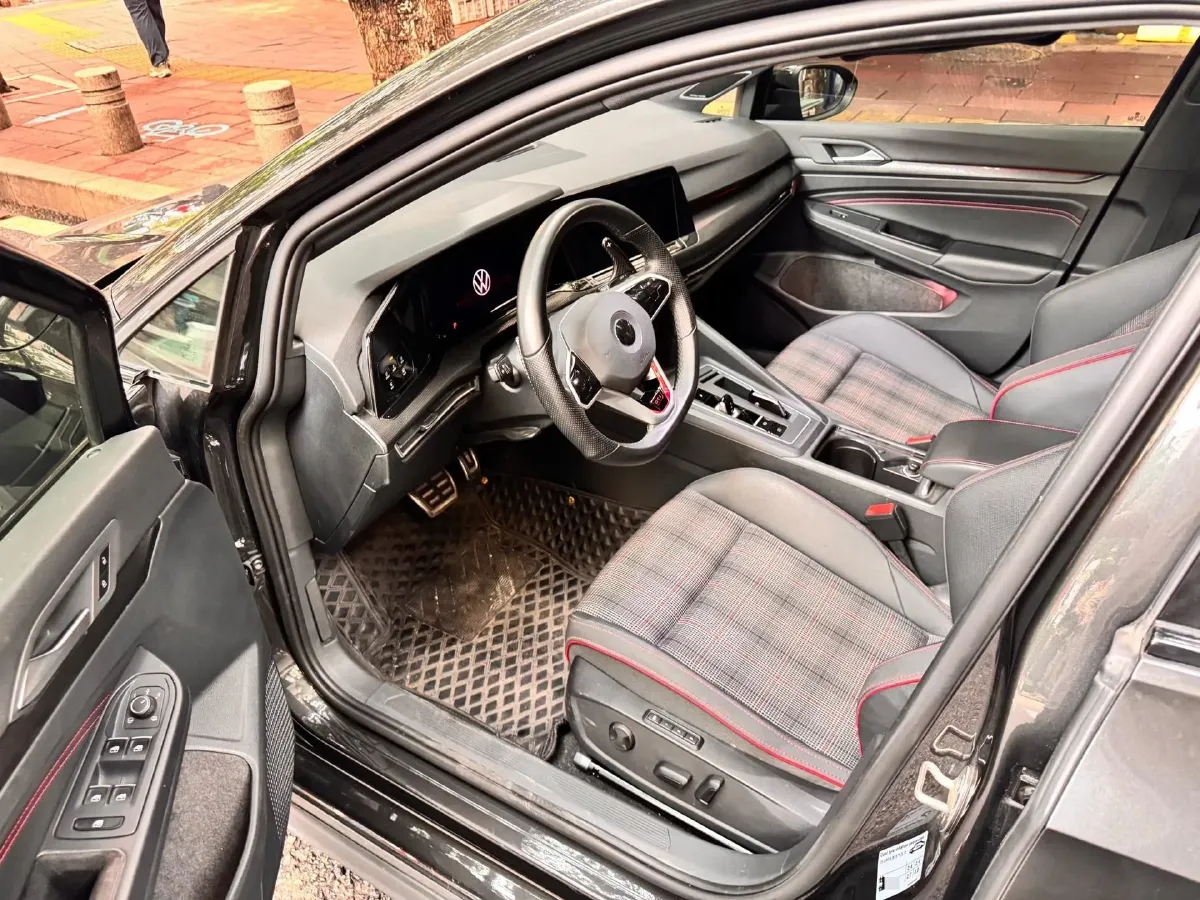 2021 Volkswagen GolfGTI 2.0T 220HP L4 7DCT,autocango,china used car exporter,china ev exporter,chinese used car exporter,chinese used ev exporter