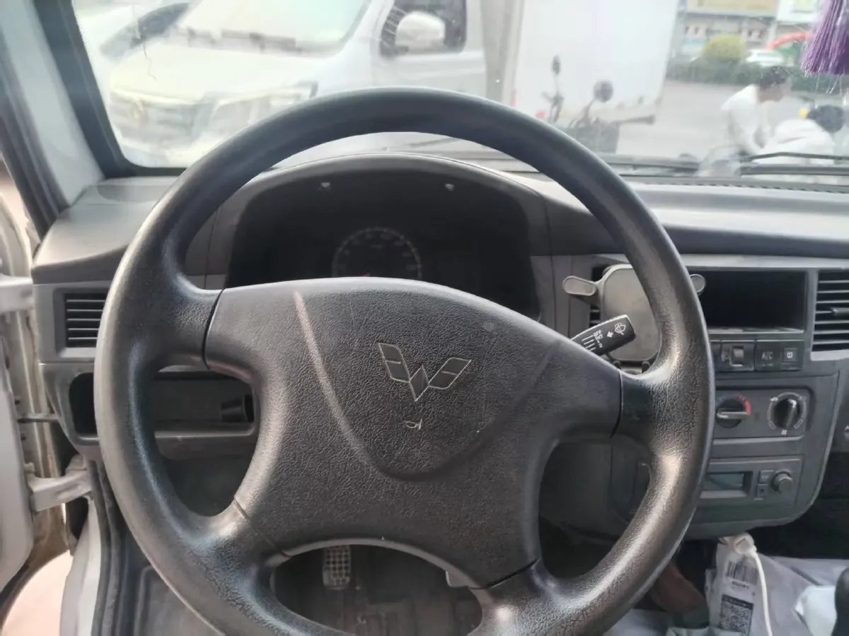 2023 WuLing ZhiGuang 1.5L 102HP L4 5MT,autocango,china used car exporter,china ev exporter,chinese used car exporter,chinese used ev exporter