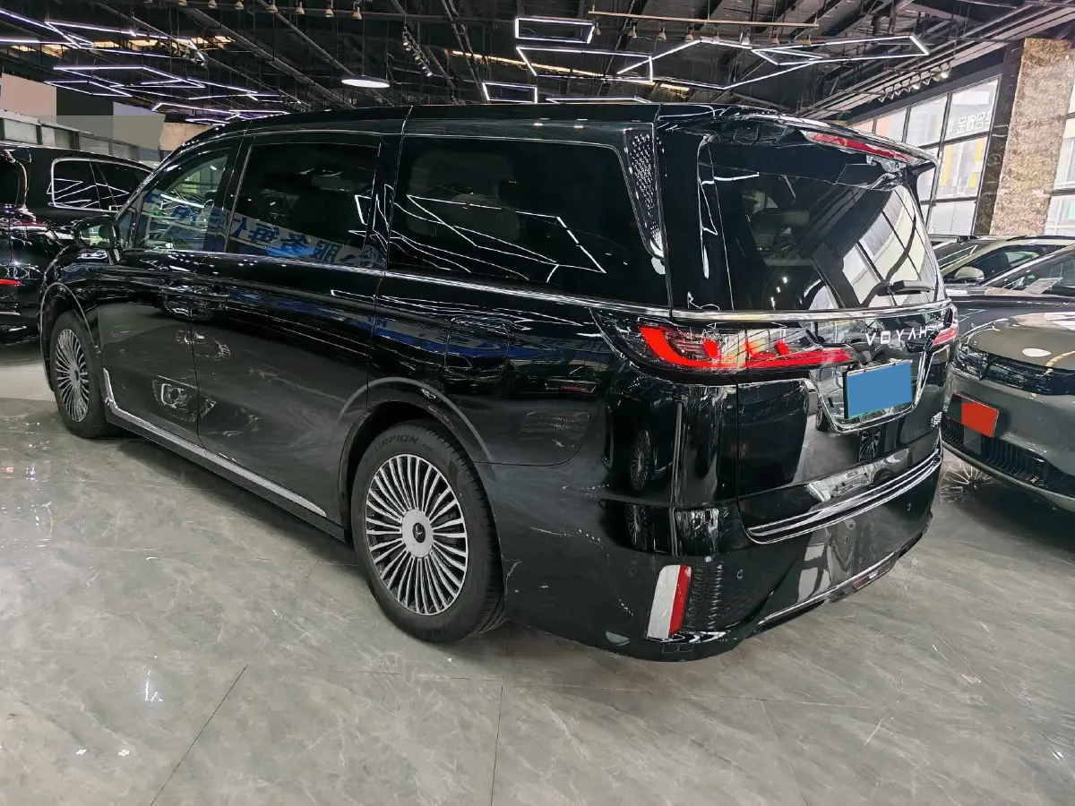 2025 Voyah Dream 1.5T 150HP L4 PHEV 41.7KWH,autocango,china used car exporter,china ev exporter,chinese used car exporter,chinese used ev exporter