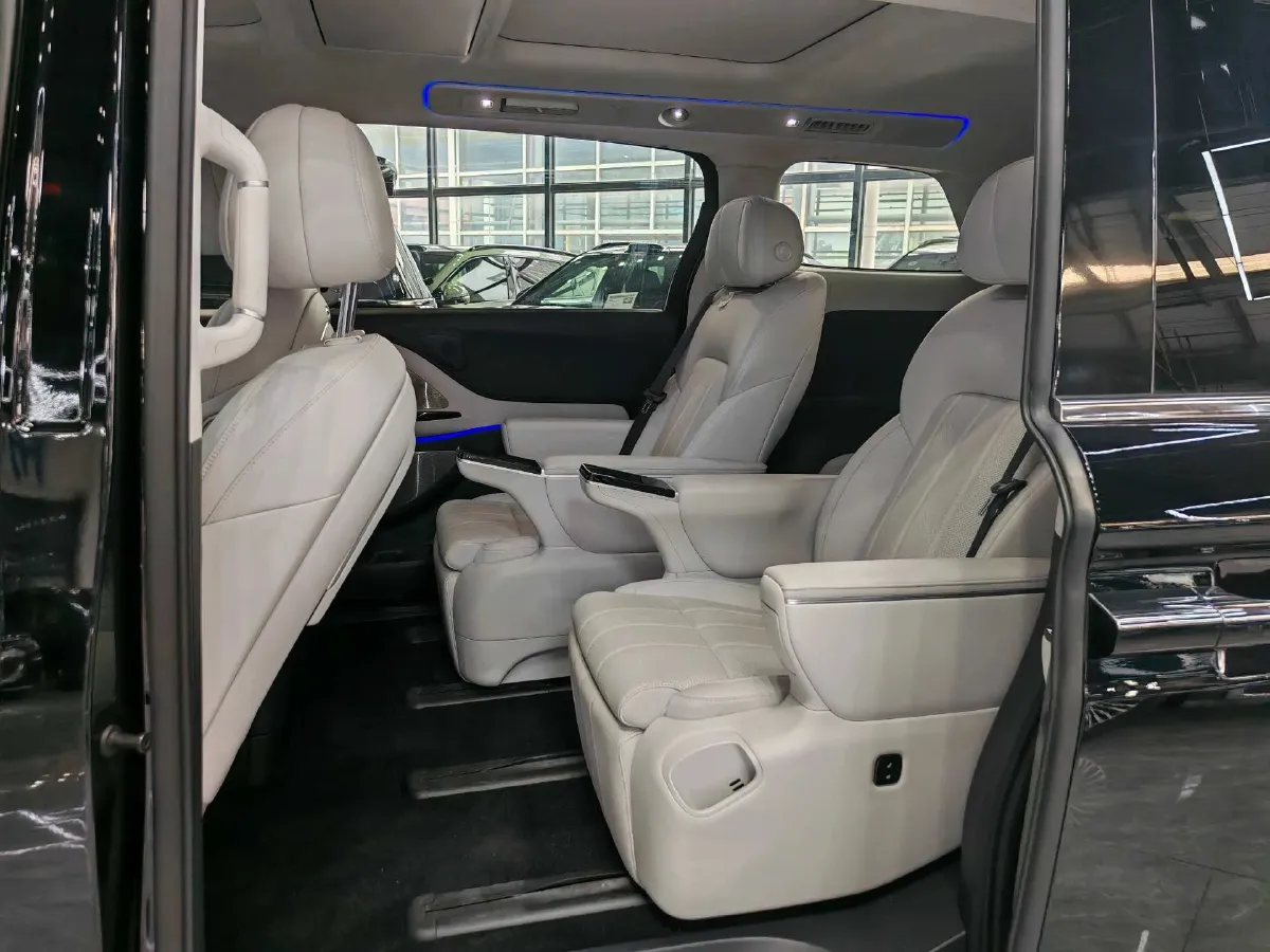 2025 Voyah Dream 1.5T 150HP L4 PHEV 41.7KWH,autocango,china used car exporter,china ev exporter,chinese used car exporter,chinese used ev exporter