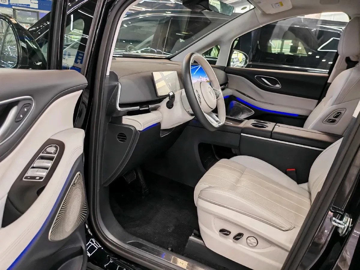 2025 Voyah Dream 1.5T 150HP L4 PHEV 41.7KWH,autocango,china used car exporter,china ev exporter,chinese used car exporter,chinese used ev exporter