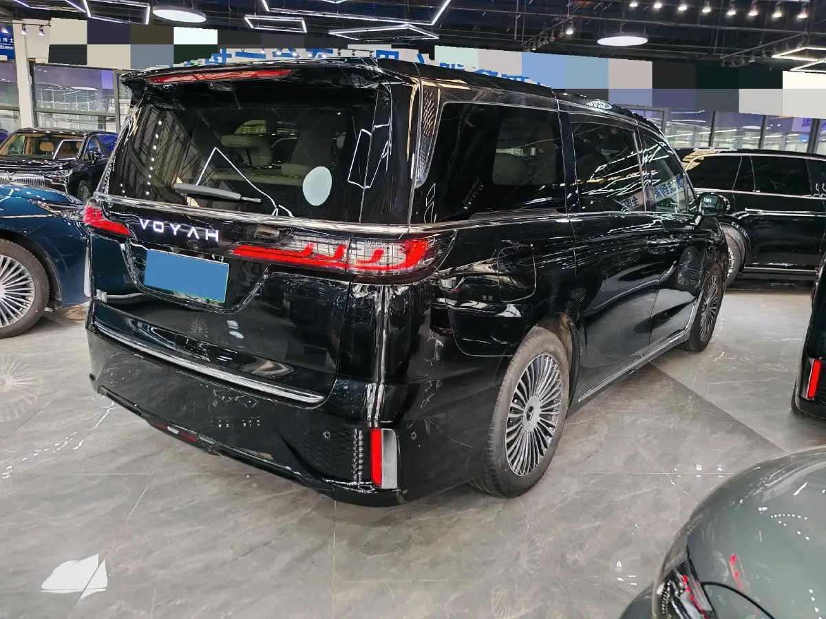 2025 Voyah Dream 1.5T 150HP L4 PHEV 41.7KWH,autocango,china used car exporter,china ev exporter,chinese used car exporter,chinese used ev exporter