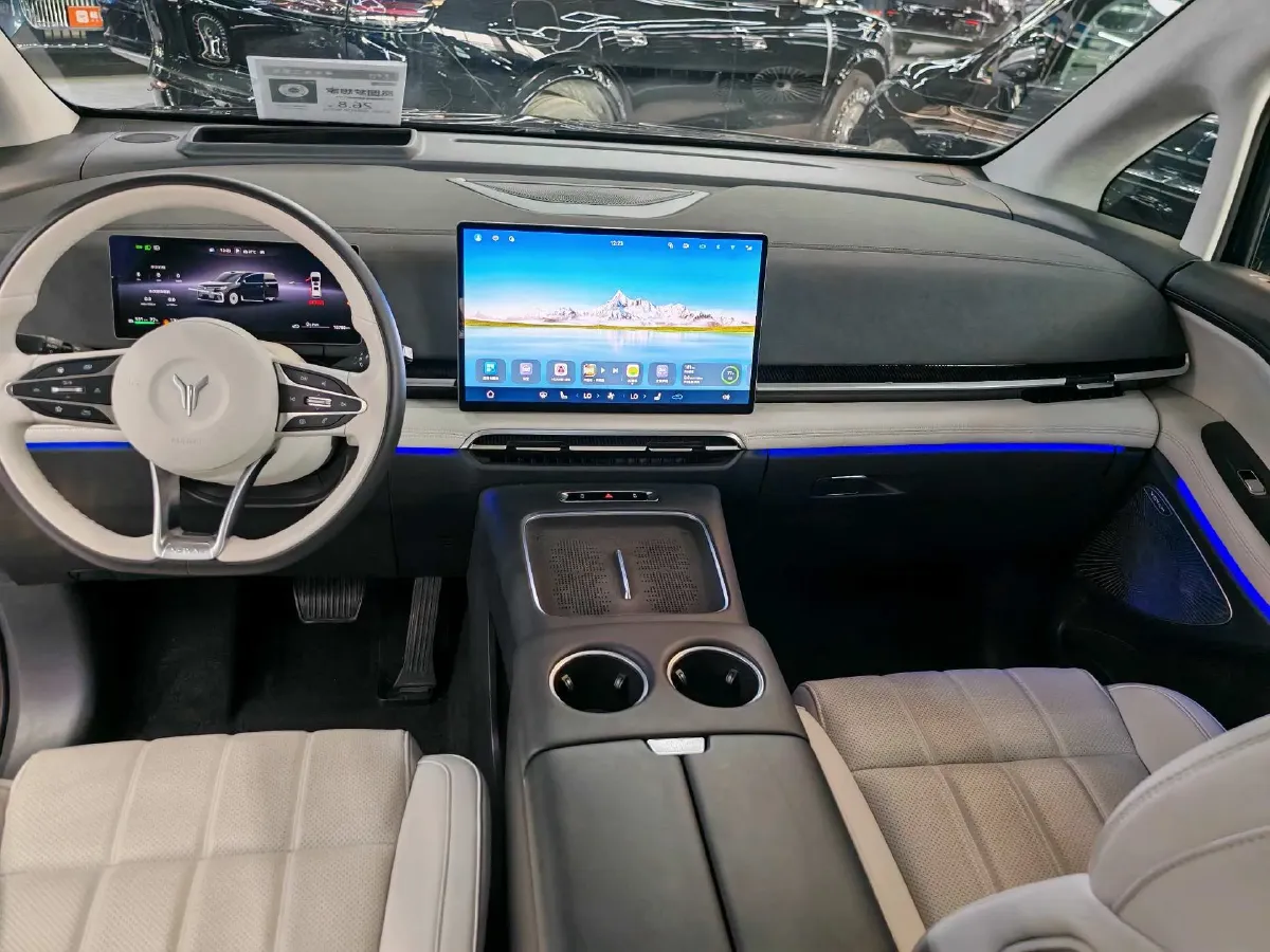 2025 Voyah Dream 1.5T 150HP L4 PHEV 41.7KWH,autocango,china used car exporter,china ev exporter,chinese used car exporter,chinese used ev exporter