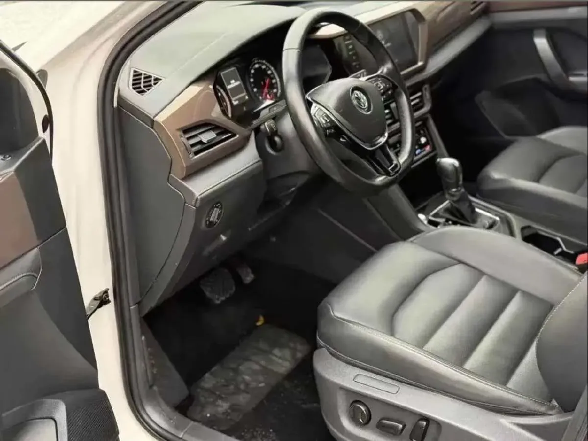 2019 MINI MINI 1.5T 102HP L3 7DCT,autocango,china used car exporter,china ev exporter,chinese used car exporter,chinese used ev exporter