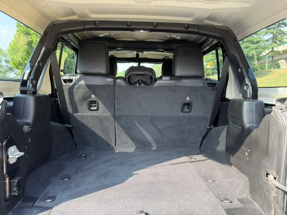 2021 Jeep Wrangler 2.0T 266HP L4 8AT,autocango,china used car exporter,china ev exporter,chinese used car exporter,chinese used ev exporter