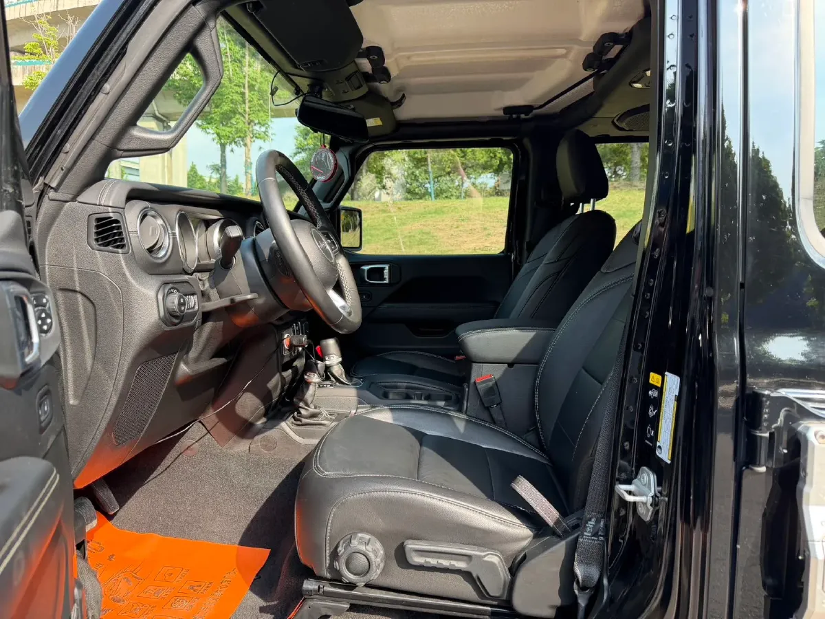 2021 Jeep Wrangler 2.0T 266HP L4 8AT,autocango,china used car exporter,china ev exporter,chinese used car exporter,chinese used ev exporter