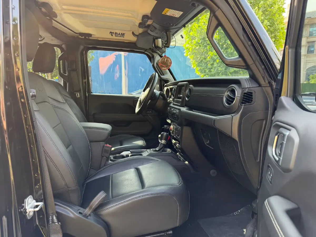 2021 Jeep Wrangler 2.0T 266HP L4 8AT,autocango,china used car exporter,china ev exporter,chinese used car exporter,chinese used ev exporter