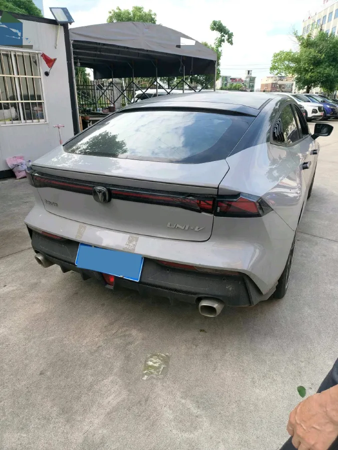 2023 ChangAn UNI-V 1.5T 188HP L4 7DCT,autocango,china used car exporter,china ev exporter,chinese used car exporter,chinese used ev exporter