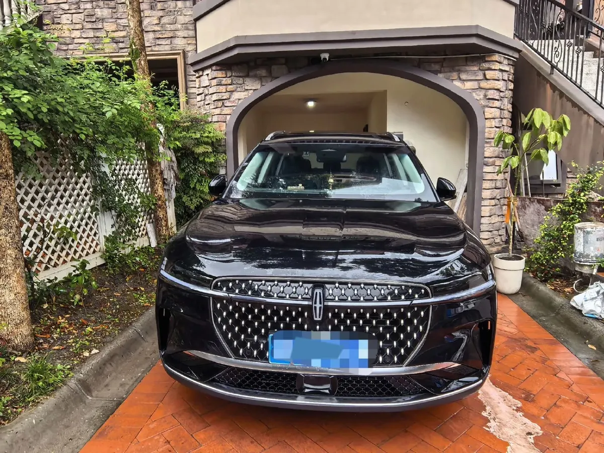 2025 Lincoln Nautilus 2.0T 261HP L4 8AT,autocango,china used car exporter,china ev exporter,chinese used car exporter,chinese used ev exporter