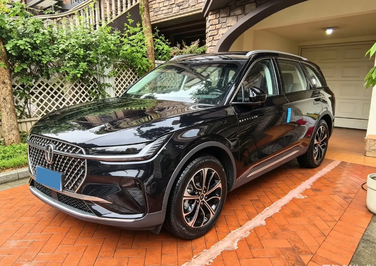 2025 Lincoln Nautilus 2.0T 261HP L4 8AT,autocango,china used car exporter,china ev exporter,chinese used car exporter,chinese used ev exporter