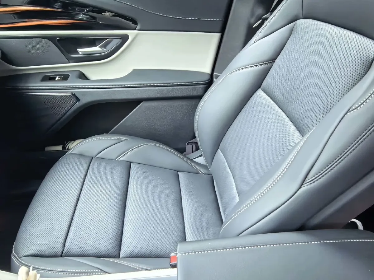 2025 Lincoln Nautilus 2.0T 261HP L4 8AT,autocango,china used car exporter,china ev exporter,chinese used car exporter,chinese used ev exporter