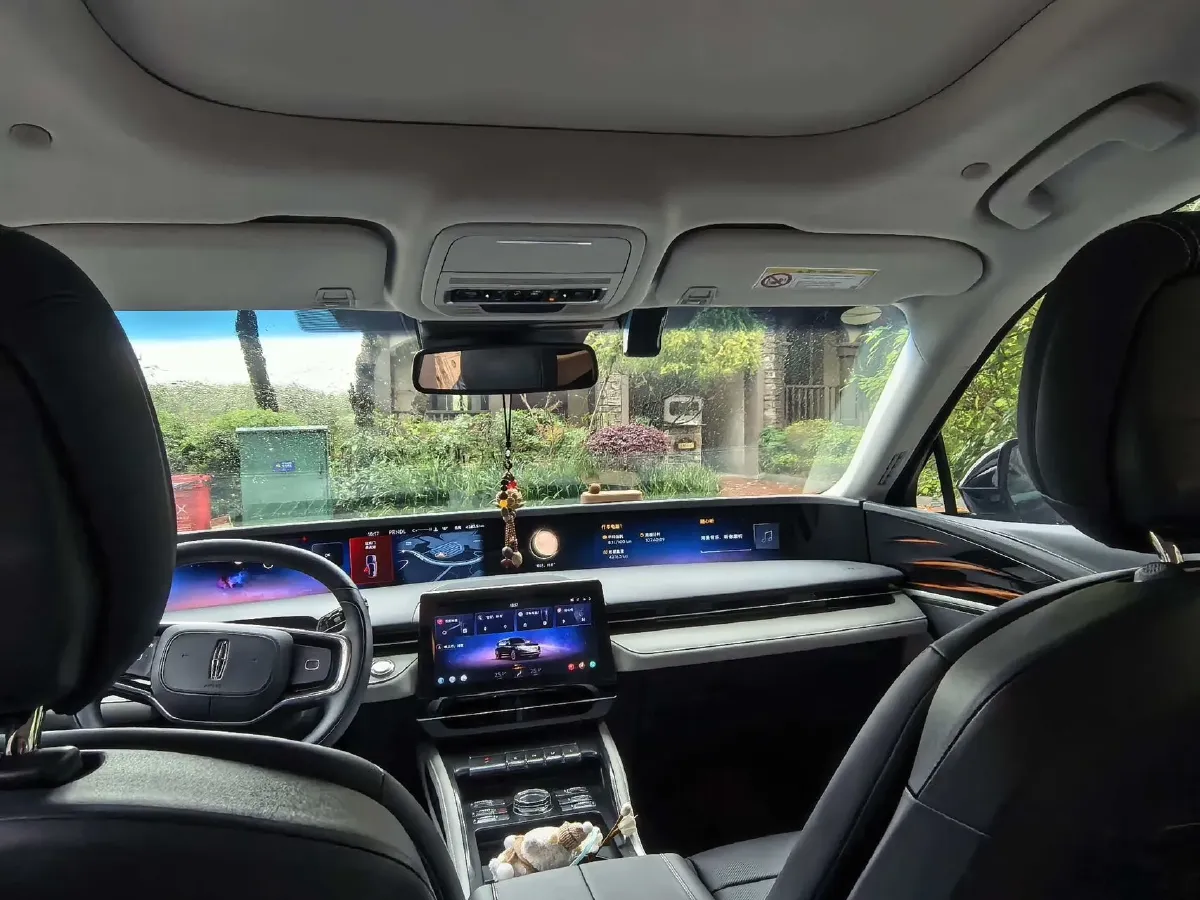 2025 Lincoln Nautilus 2.0T 261HP L4 8AT,autocango,china used car exporter,china ev exporter,chinese used car exporter,chinese used ev exporter