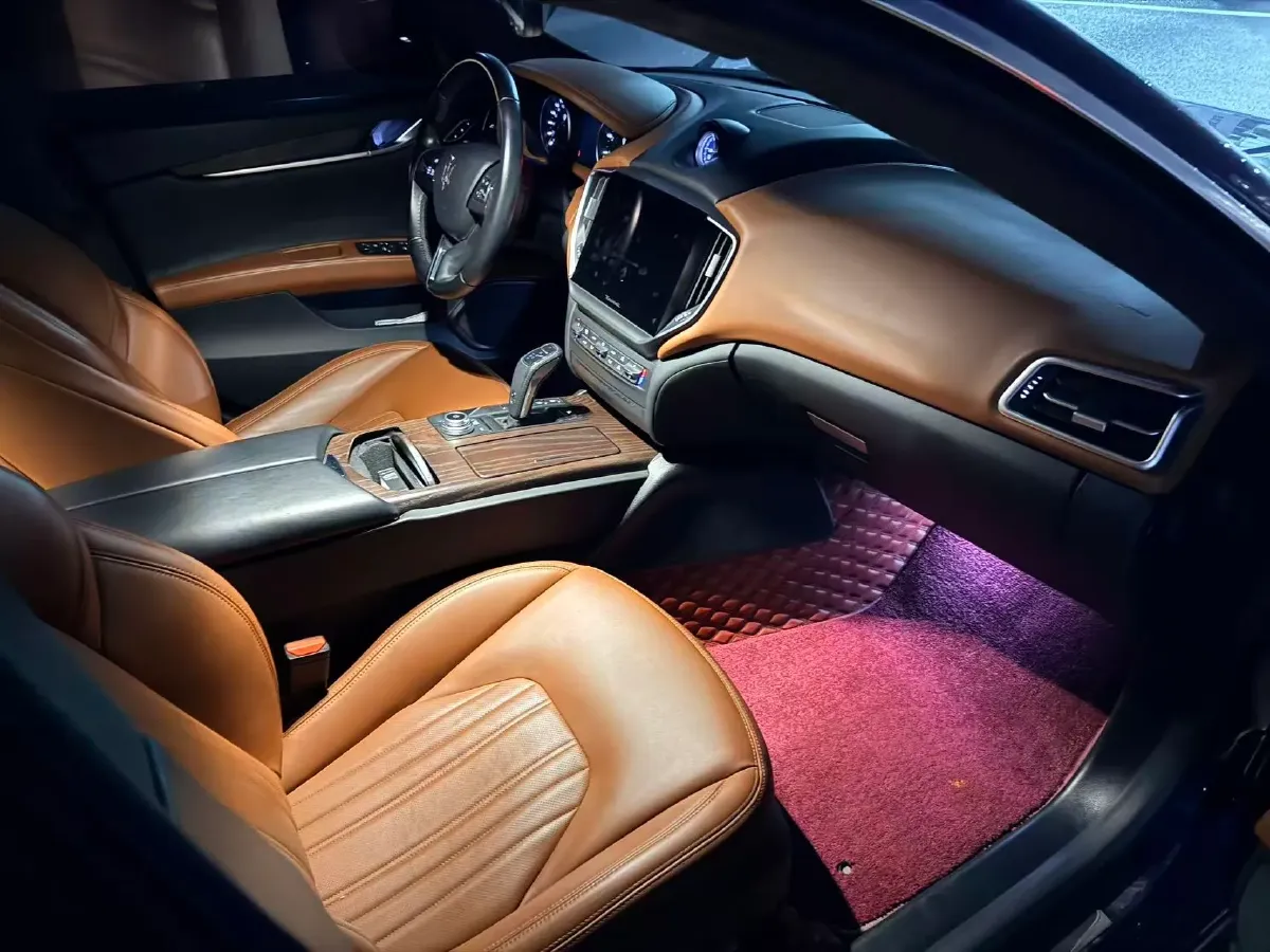 2021 Maserati Ghibli 2.0T 330HP L4 8AT,autocango,china used car exporter,china ev exporter,chinese used car exporter,chinese used ev exporter