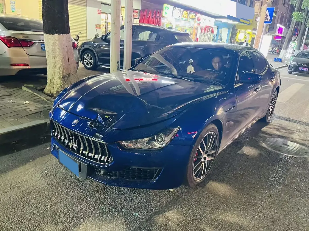 2021 Maserati Ghibli 2.0T 330HP L4 8AT,autocango,china used car exporter,china ev exporter,chinese used car exporter,chinese used ev exporter